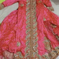 دو دست لباس محلی صورتی و سبز