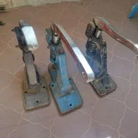 صندلی پلاستیکی و فلزی و دکمه کوب دستی