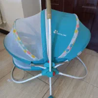 گهواره کنار تخت مادر