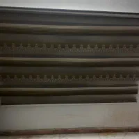 تعدادی زبرا و پرده حصیر