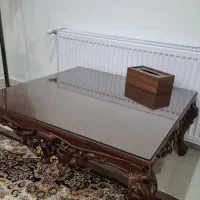 میز. جلو مبلی