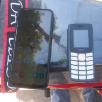 گوشیa12 و یکی ساده