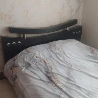 تخت دو نفره همراه دو کنسول و میر آرایش