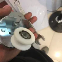 نصب و‌ تعمیر شیشه سکوریت و کرکره برقی