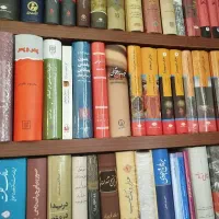 فروشنده کتاب و خریدار کتاب خریدار کتابخانه