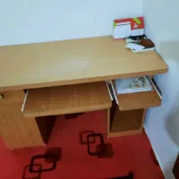 میز تحریر و کامپیوتر