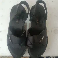 یگ جفت کفش زنونه سازه 37 درحد نو