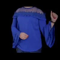 تعدادی لباس به فروش میرسد