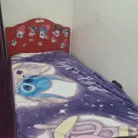 تخت ۲ متر در ۸۰ به همراه تشک تمیزو سالم .