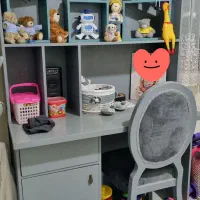 میز تحریر و کامپیوتر