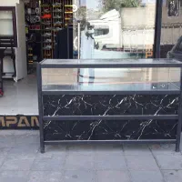 ویترین مغازه و مانکن زن فروشی