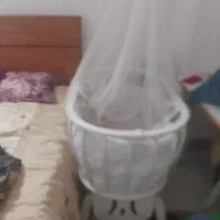 گهواره چوبی  کودک  به همراه تور و تشک