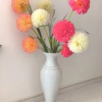 گلدان و گل مصنوعی