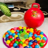 توپ بزرگ و توپ کوچک و حلقه ورزشی