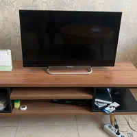 میز زیر تلویزیون