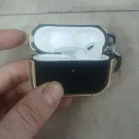 ایرپاد پرو 2 اورجینال کیس و گوشی سمت راست