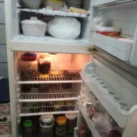 فروش فوری به  علت نداشتن جا یخچال فریزه سالم وتمیز