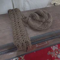 شال و کلاه بافتنی زنانه در حد نو