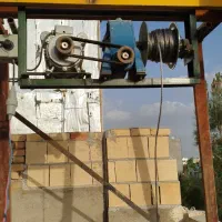 بالابر ساختمانی یک تنی در حد نو