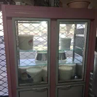 یخچال ایستاده.مغازه