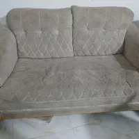 یک جفت کاناپه دونفره وتعدادی وسایل منزل