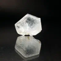 بلور آکوامارین شفاف