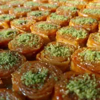 پیراشکی و باقلوا