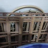 تخت آهنی طلایی