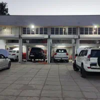 شاگرد مکانیک در تویوتا لند
