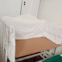 تخت کنار مادر