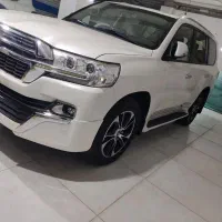 لندکروز ۲۰۲۱ کم کار جند تیکه رنگ دارد