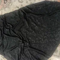 یک عدد چادر طرح دار ومانتو اداری