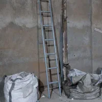 نردبان فلزی بزرگ