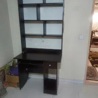 کتابخانه و میز تحریر در حد نو