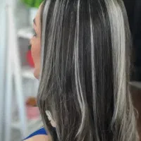 مدل برای رنگ مو فقط هزینه مواد گرفته میشود