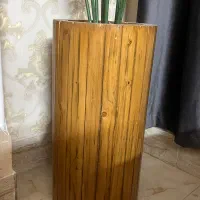 یک‌عدد گلدان چوبی سالم به فروش می‌رسد