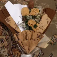 دسته گل بافتنی قهوه ای / دسته گل جاودان / دسته گل