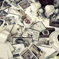 فال تاروت،لاریسا،آیینه بینی،انواع فال های شمع.قهوه