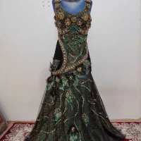 لباس مجلسی سنگ دوزی شده در حد نو.