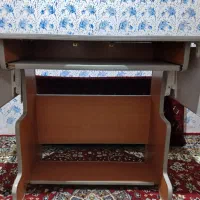 میز تحریر و کامپیوتر