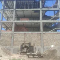 بتن ریزی با دستگاه خلاطه همراه کارگران ماهر