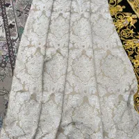 یک عدد کنار پرده