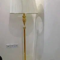 آباژور ایستاده