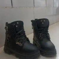 چندجفت کفش اسپرت