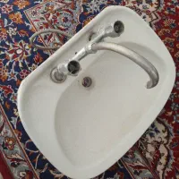 روشویی بهمراه شیر