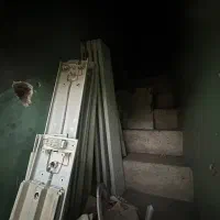 چراغ مهتابی قدیمی با لامپ و متعلقا