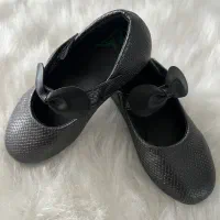 کفش دخترانه سایز ۲۴ قالب کوچک کاملا نو
