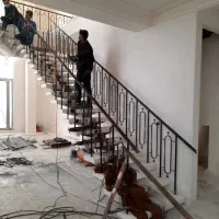 استاد کار و کارگر ساده ی درب و پنجره نیازمندیم