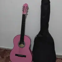 گیتار صورتی