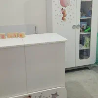 کمد ویترین دار و تخت دو منظوره نوزاد و کودک